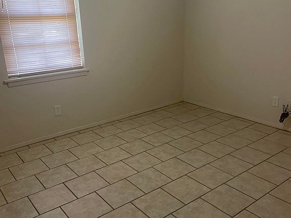 5th image of 28 Preston Heights Cir