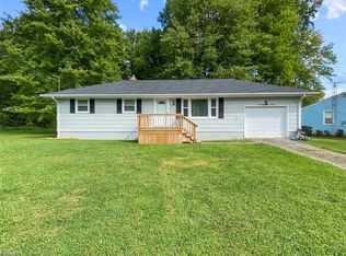 17920 Hillcrest Dr, Lake Milton, OH