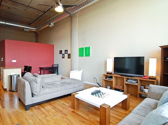 3rd image of 758 N Larrabee St APT 404