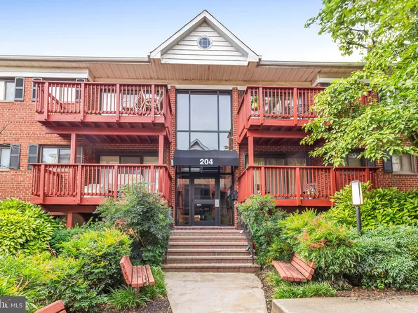 204 Skyhill Rd APT 10, Alexandria, VA 22314