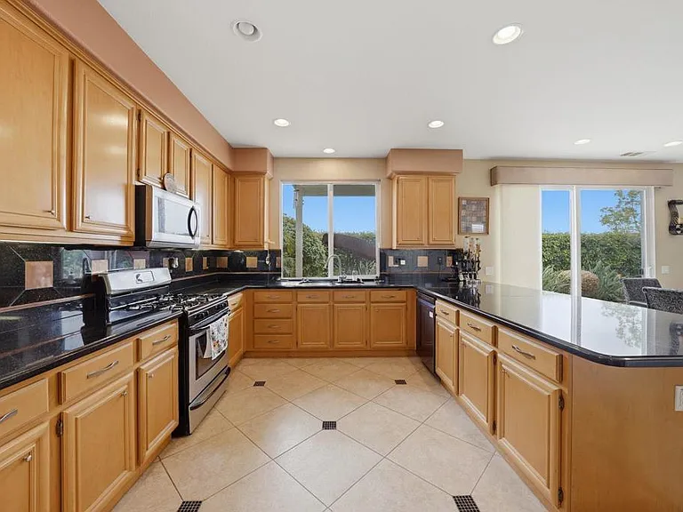 344 Plaza Los Osos — Photo 12