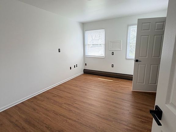 5th image of 433 Linwood Ave APT 4