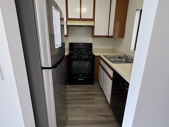 2nd image of 1117 Elm Ave #103