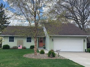 16073 E View Dr, Girard, IL 62640
