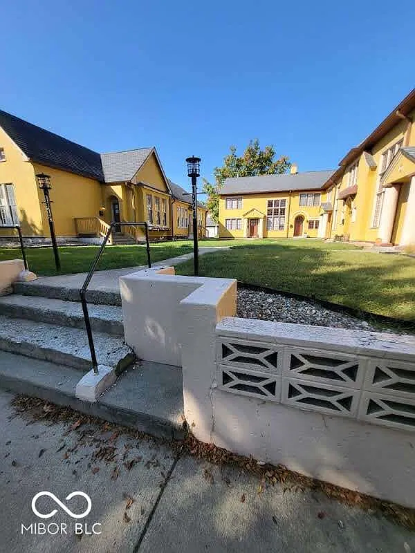 3 bed, 2.0 bath, 1450 sqft, $1,800 — Photo 2