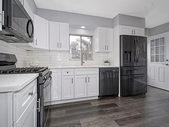 5th image of 706A Forest Ave