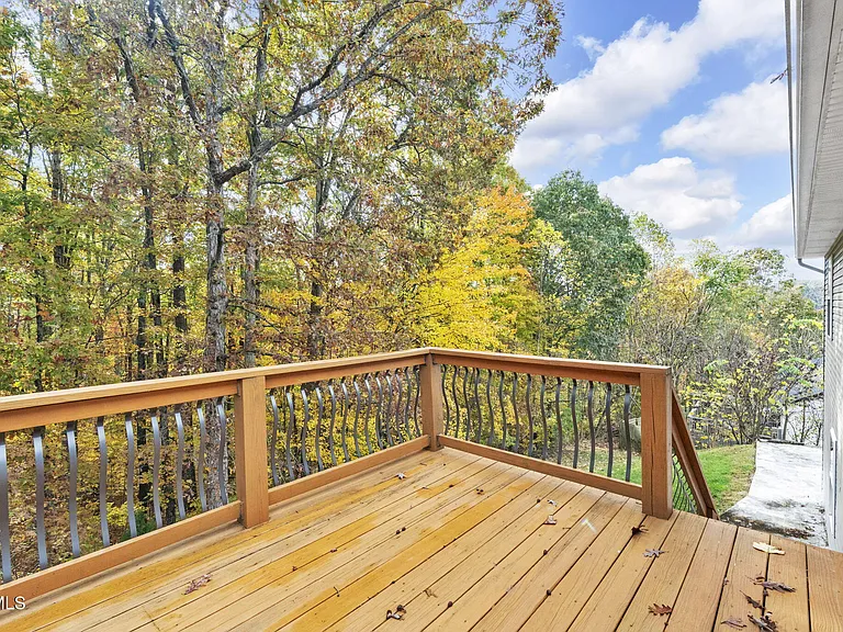 1125 Faye St — Photo 4