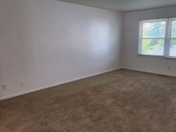 5th image of 419 S Walnut Ave #9