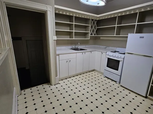 628 4th Ave N, Saskatoon, SK S7K 2M9