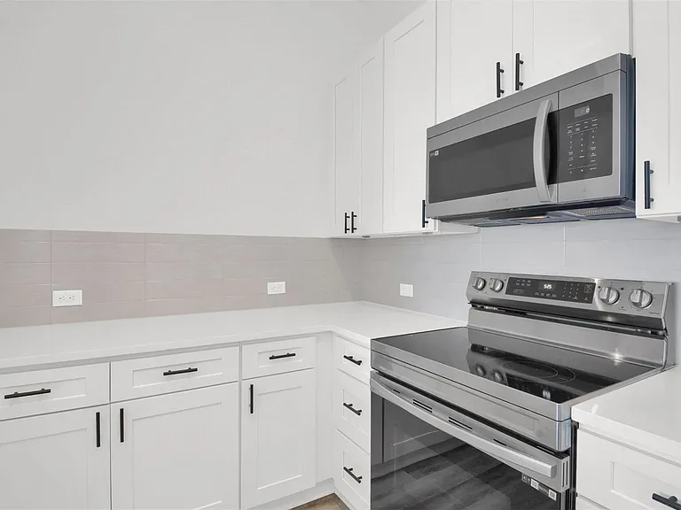 21200 Portsmouth Cv #3 — Photo 7