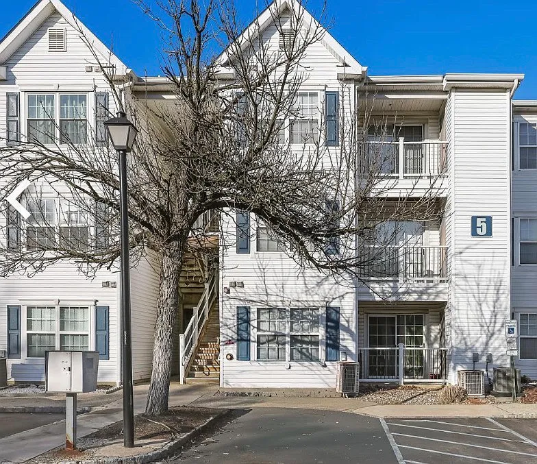 2 bed, 1034 sqft, $2,600 — Photo 1