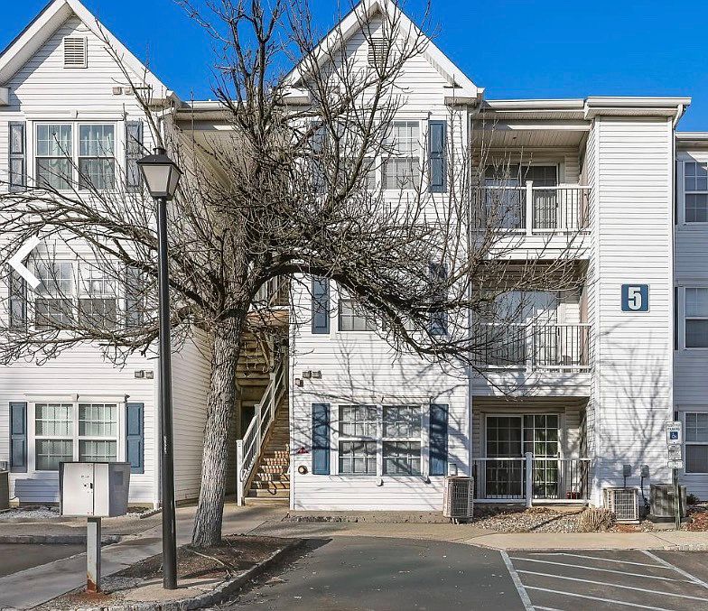 1st image of 517 Waterford Dr