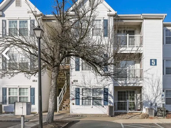 517 Waterford Dr, Edison, NJ 08817