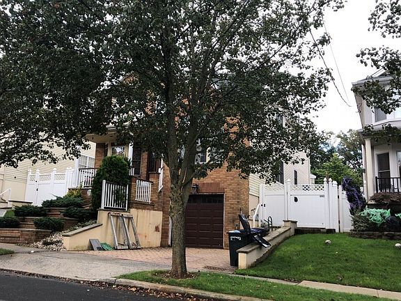3rd image of 140 Woodvale Ave