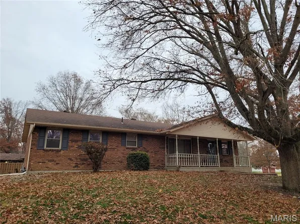 2 Lake Dr, Moro, IL 62067