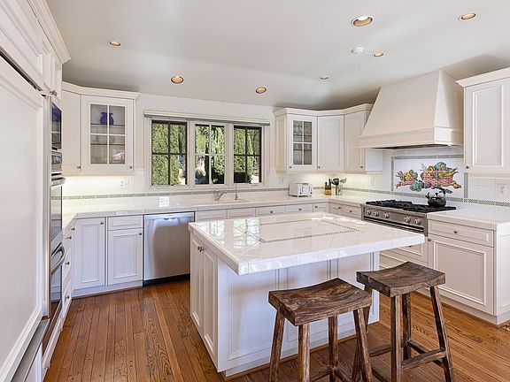4th image of 2835 Glendessary Ln