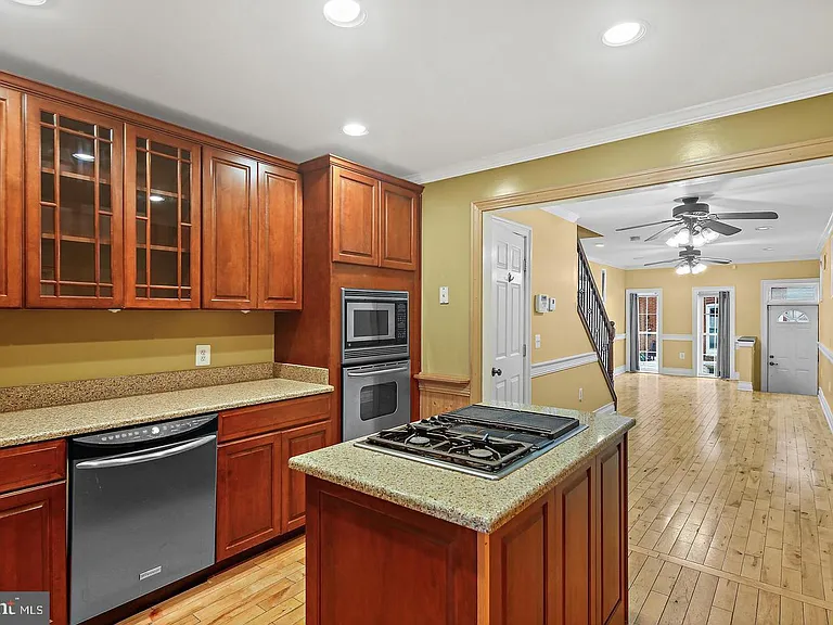 1723 Clarkson St — Photo 8