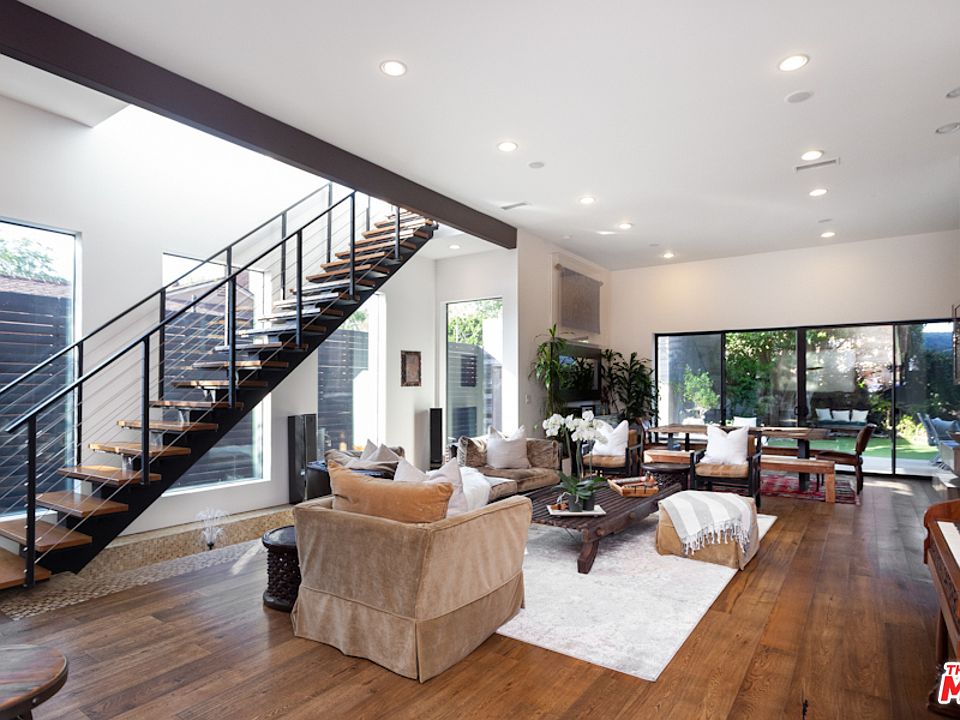 1st image of 3256 Cabrillo Blvd