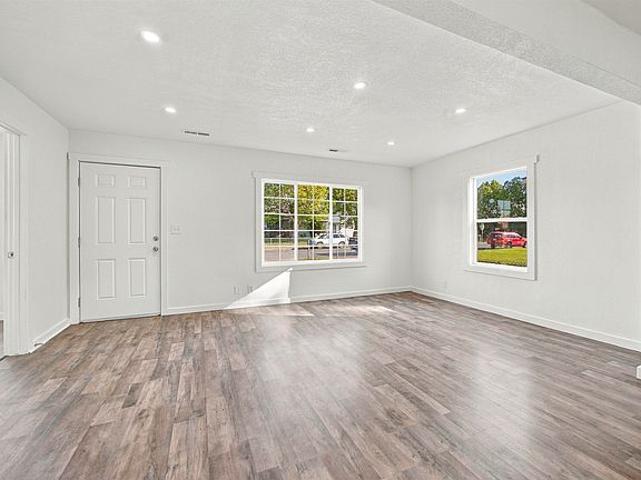 2nd image of 1712 W Irving St