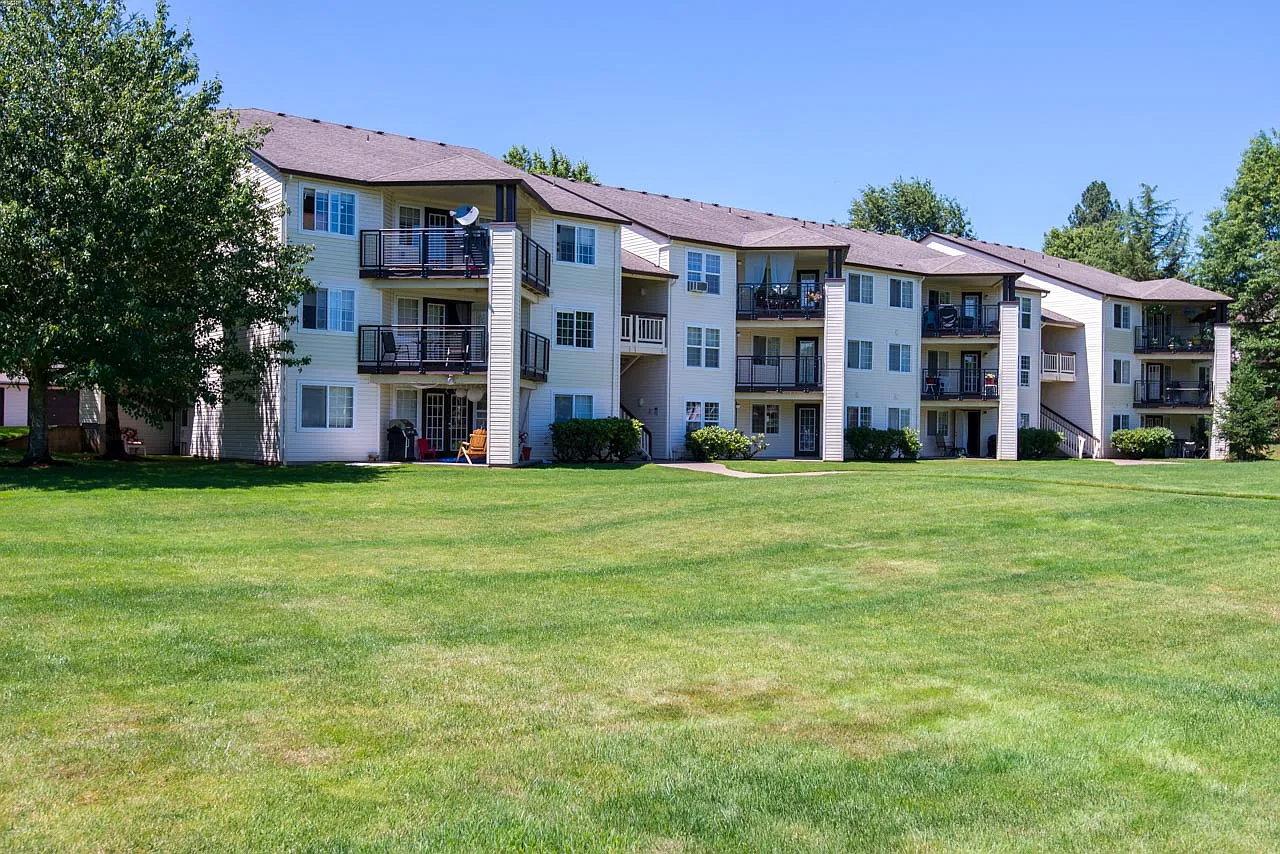 Sundial Apartments — Photo 2