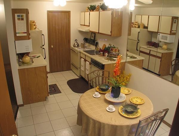 2nd image of 3457 Sheridan Rd APT 310