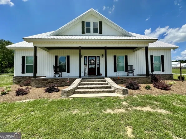 1064 Paris Ave, Swainsboro, GA 30401