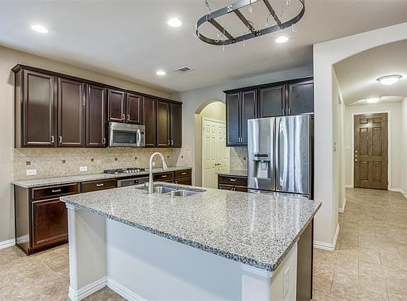 3rd image of 2720 Golfview Dr