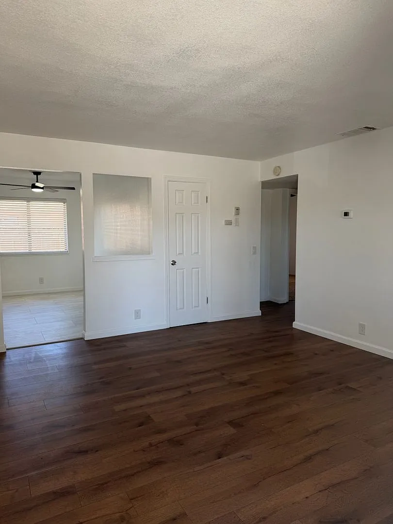 127 S. Gateway Blvd. — Photo 3
