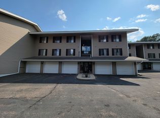 14321 Fairway Dr, Eden Prairie, MN 55344