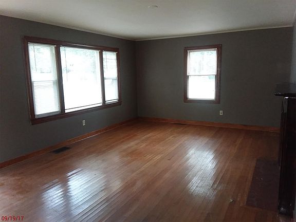4th image of 214 Crestview Dr