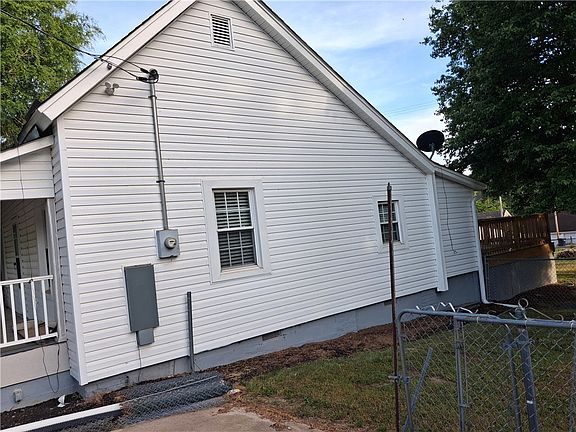 2nd image of 6 Allen St