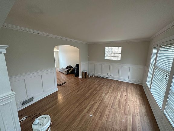 3rd image of 3644 Cuyler Ave