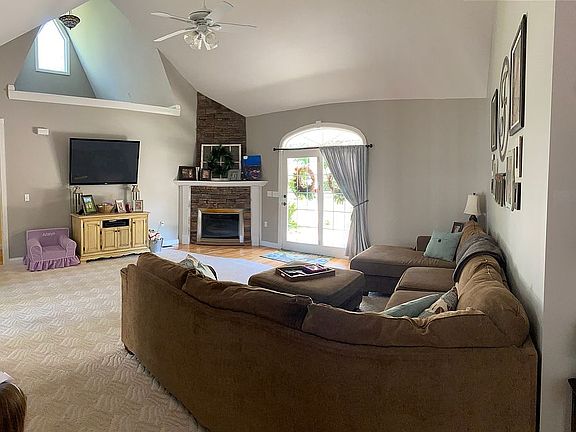 5th image of 301 Deer Park Dr