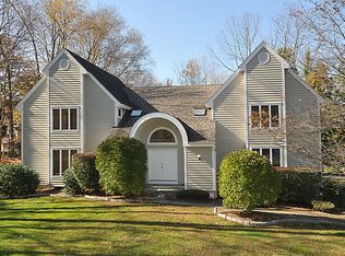 80 Random Farms Cir, Chappaqua, NY 10514