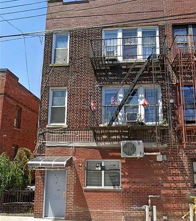 1st image of 2862 W 17th St