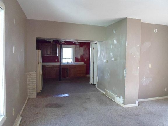 3rd image of 416 E Sanborn St