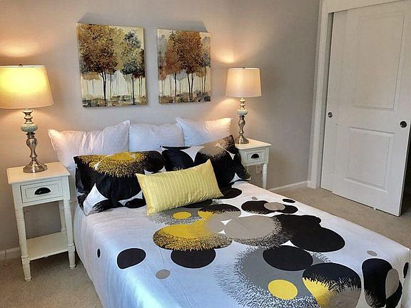 2nd Floor Room (carpet has been changed to hardwood)