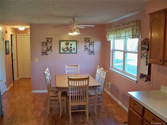 5th image of 65 Chiswick Dr