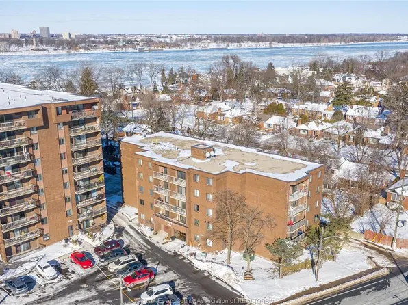 3950 Wyandotte St E #105, Windsor, ON N8Y 1G5