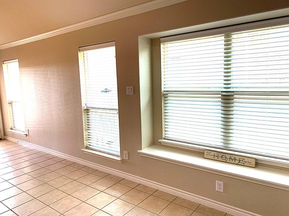 5th image of 1045 Jodie Dr