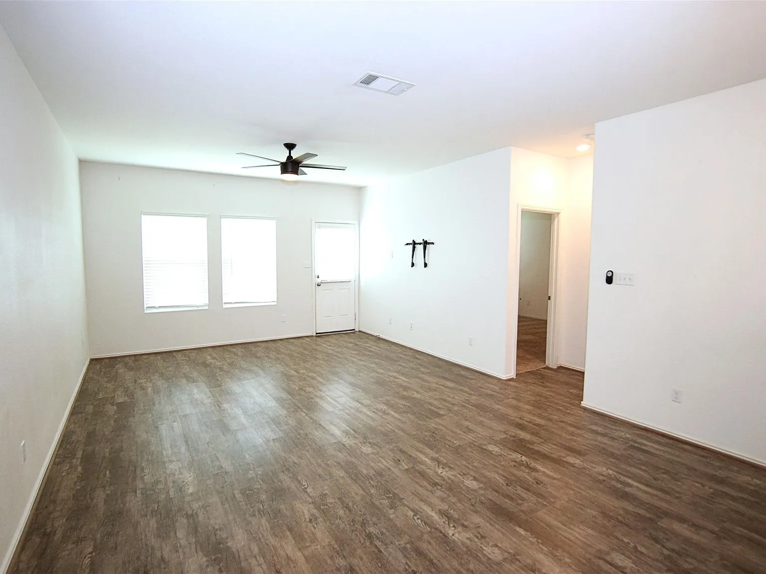 4 bed, 2.0 bath, 1625 sqft, $2,000 — Photo 4
