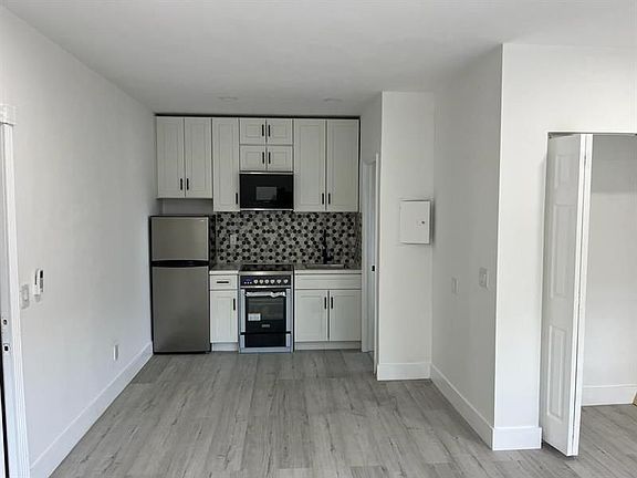 3rd image of 7128 Indian Creek Dr APT 4
