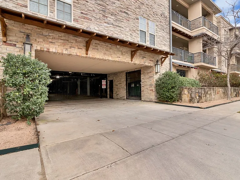 2800 Sandage Ave #206 — Photo 36