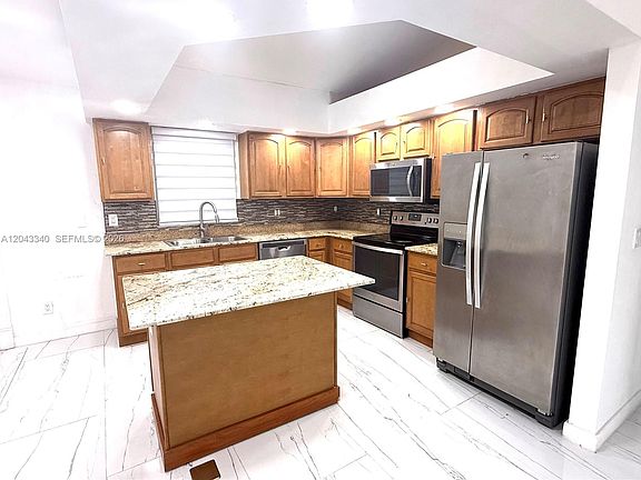 4th image of 313 NW 16th Pl
