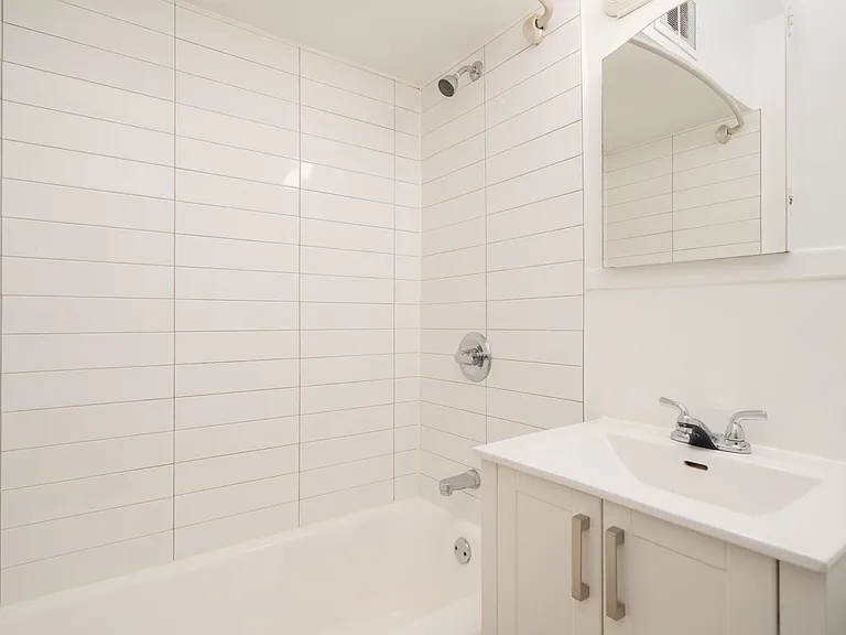 735 Royal Ave #209 — Photo 12