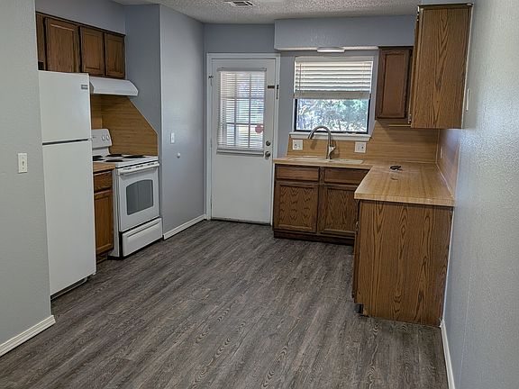 5th image of 712 Swan Lake Rd