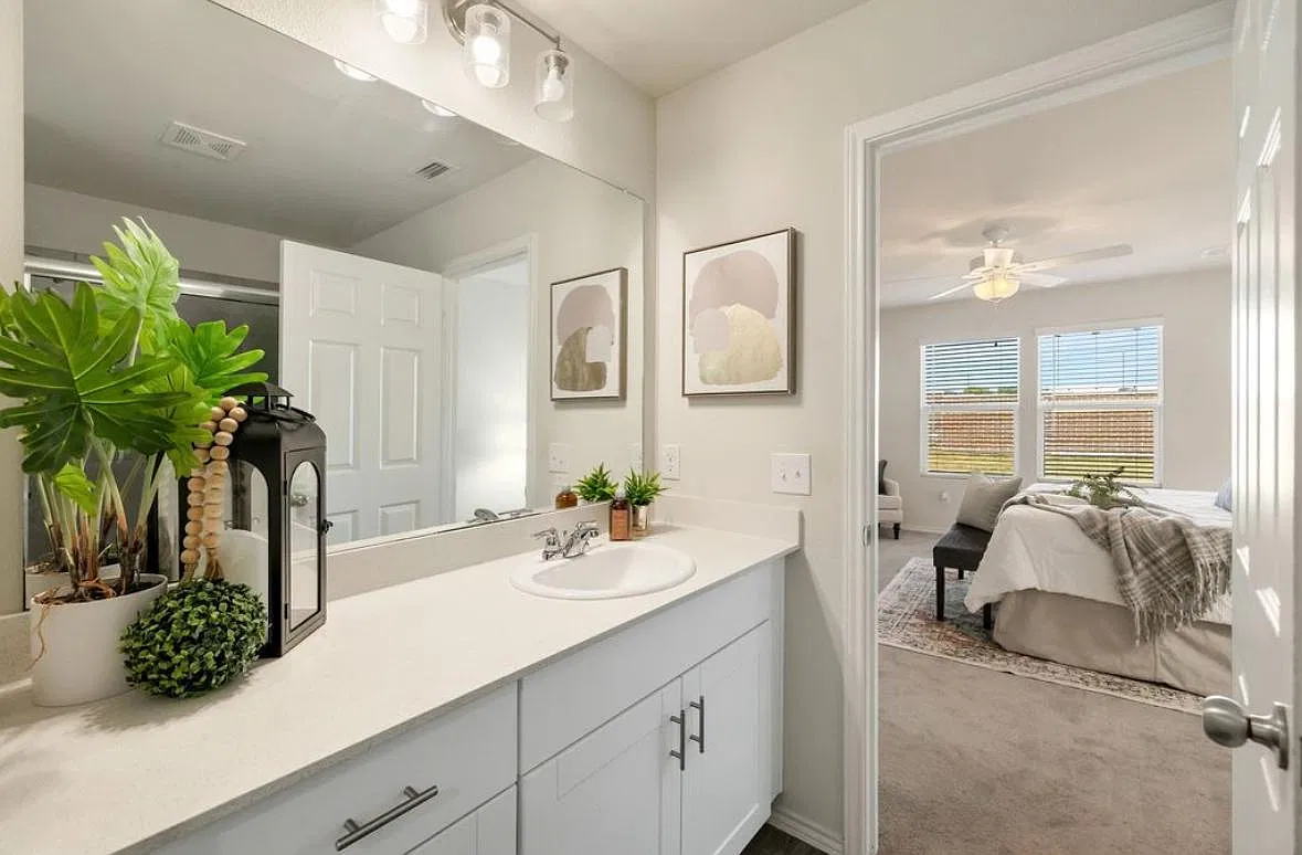 3 bed, 2142 sqft, $2,350 — Photo 3