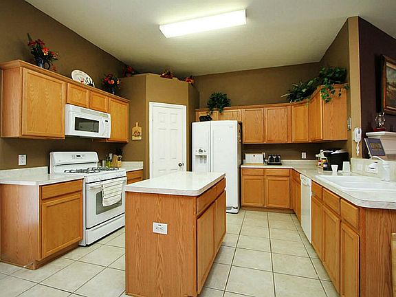 5th image of 8006 Leaning Oak Dr