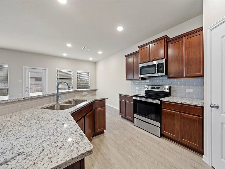 7445 Garden Glen Dr — Photo 8