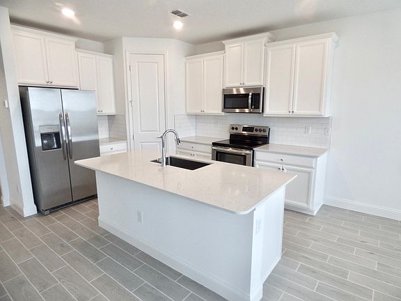 3rd image of 38 Tyson Ct